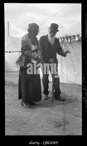 Apertura ufficiale a Raukawa, 14 marzo 1936, Ōtaki, di Leslie Adkin. Foto Stock