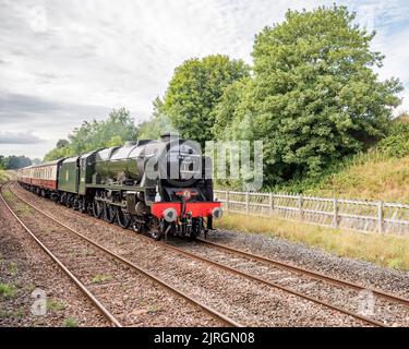 London Midland and Scottish Railway (LMS) Royal Scot Classe 6100 (British Railways numero 46100) (ex 6152 King's Dragoon Guardsman Steam loco, Foto Stock