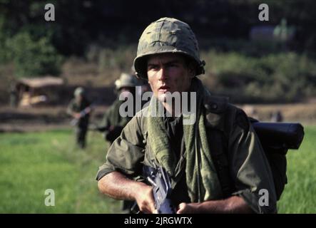 CHARLIE SHEEN, plotone, 1986 Foto Stock