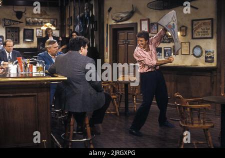 KELSEY GRAMMER, John RATZENBERGER, GEORGE WENDT, Ted Danson, saluti 1982 Foto Stock