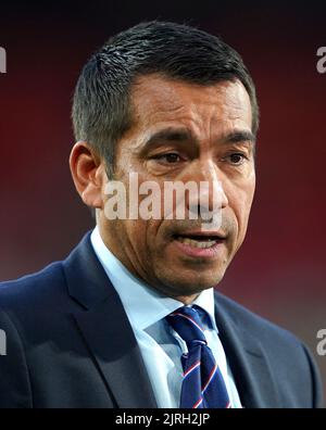 Il manager dei Rangers Giovanni van Bronckhorst prima della partita di qualificazione della UEFA Champions League allo stadio PSV di Eindhoven. Data immagine: Mercoledì 24 agosto 2022. Foto Stock