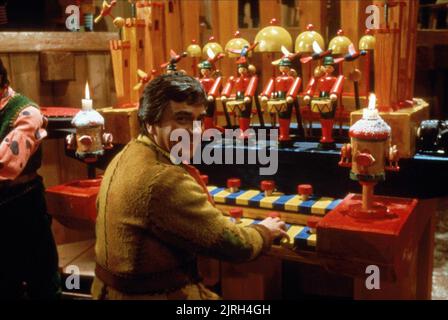 DUDLEY MOORE, SANTA CLAUS, 1985 Foto Stock