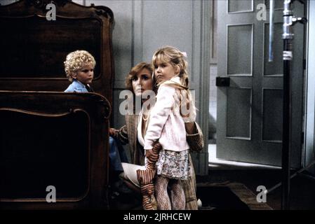 BEN RYAN GANGER, VICTORIA TENNANT, LINDSAY PARKER, fiori in soffitta, 1987 Foto Stock