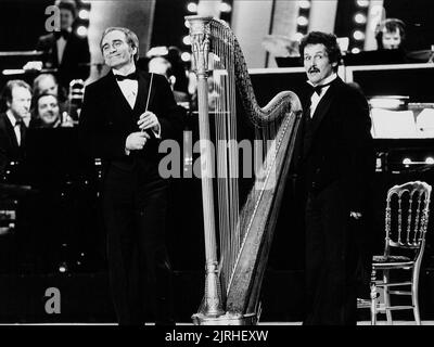 TOMMY CANNON, BOBBY BALL, CANNONE E PALLA A DRURY LANE, 1982 Foto Stock