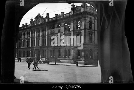 [New Zealand Loan and Mercantile Agency Company, Limited], 1920s-1930s, Wellington, di Roland Searle. Foto Stock