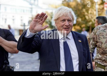 Kiev, Ucraina. 24th ago, 2022. Il primo ministro britannico Boris Johnson, si presenta al Palazzo Mariinsky in una visita a sorpresa per colloqui con il presidente ucraino Volodymyr Zelenskyy, 24 agosto 2022 a Kyiv Ucraina. Credit: Sarsenov Daniiar/Ukraine Presidency/Alamy Live News Foto Stock