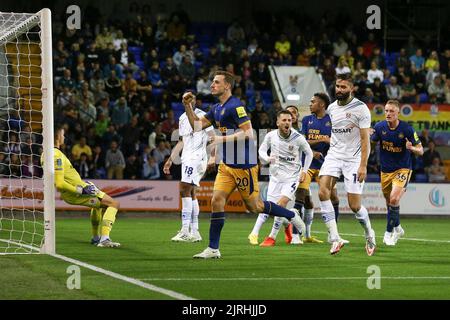 Birkenhead, Regno Unito. 24th ago, 2022. Chris Wood di Newcastle United (20) festeggia dopo aver segnato la sua squadra 2nd gol. EFL Carabao Cup round 2 match, Tranmere Rovers contro Newcastle Utd al Prenton Park di Birkenhead, The Wirral mercoledì 24th agosto 2022. Questa immagine può essere utilizzata solo per scopi editoriali. Solo per uso editoriale, licenza richiesta per uso commerciale. Nessun utilizzo nelle scommesse, nei giochi o nelle pubblicazioni di un singolo club/campionato/giocatore. pic di Chris Stading/Andrew Orchard SPORTS photography/Alamy Live news Credit: Andrew Orchard SPORTS photography/Alamy Live News Foto Stock