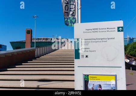 Amsterdam, Paesi Bassi - 22 giugno 2022: Cartello d'ingresso al NEMO Science Museum Foto Stock
