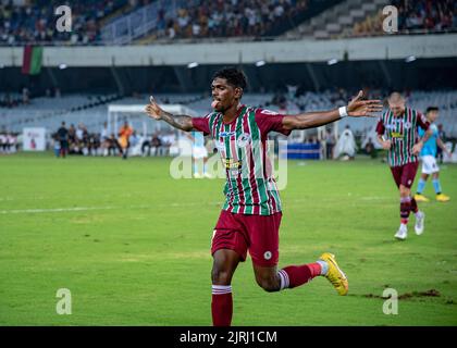 Kolkata, India. 24th ago, 2022. ATK Mohun Bagan (ATKMB) e Mumbai City FC (MCFC) hanno giocato 1-1 partite in gruppo B Encounter il 131st° torneo di calcio della Durand Cup al SALT LAKE STADIUM (VYBK), Kolkata, 24th agosto, 2022.Liston Colaco ha segnato per Mohun Bagan nel 1st° tempo, mentre Jorge Pereyra Diaz si è equalizzato nel 2nd° tempo per il Mumbai City FC. (Foto di Amlan Biswas/Pacific Press) Credit: Pacific Press Media Production Corp./Alamy Live News Foto Stock