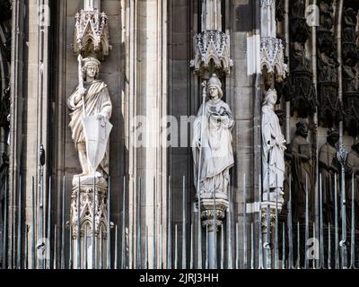 Statue nella Grande Cattedrale di Colonia, Kolner Dom Foto Stock