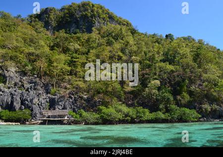 Gite nell'oceano e paesaggi mentre l'isola si trova nelle Filippine Foto Stock