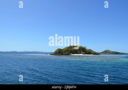 Gite nell'oceano e paesaggi mentre l'isola si trova nelle Filippine Foto Stock