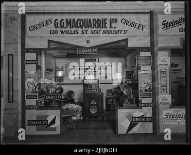 Crosley Shopfront window, circa 1930, Wellington, di Gordon Burt, Gordon H. Burt Ltd Foto Stock