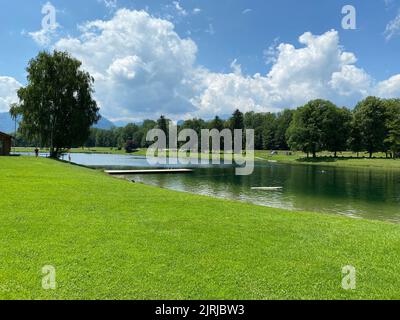 Vista sul lago di Neubeuern Foto Stock