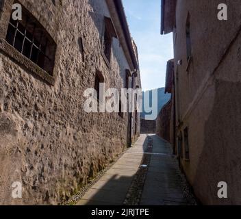 Cison di Valmarino, uno dei borghi più suggestivi del Veneto. Foto Stock