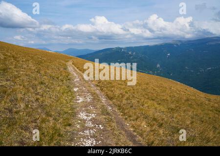 Sentiero per passeggiate al Parco Nazionale dei Monti Sibillini Foto Stock