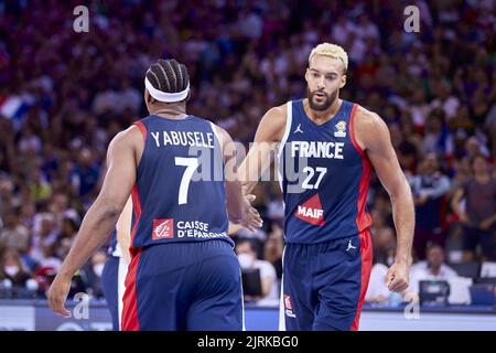 Guerschon YABUSELE (7) di Francia e Rudy GOBERT (27) di Francia durante la FIBA Basketball World Cup 2023 Qualifiers, 2nd Round Group K Basketball match tra Francia e Repubblica Ceca il 24 agosto 2022 presso l'Accor Arena di Parigi, Francia - Foto: Ann-dee Lamour/DPPI/LiveMedia Foto Stock