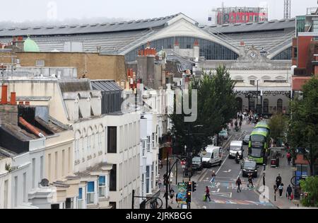 Vista della stazione ferroviaria di Brighton guardando Queens Road. 23rd agosto 2022 Foto Stock