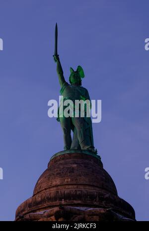 Monumento di Hermann al tramonto, Detmold, Germania Foto Stock