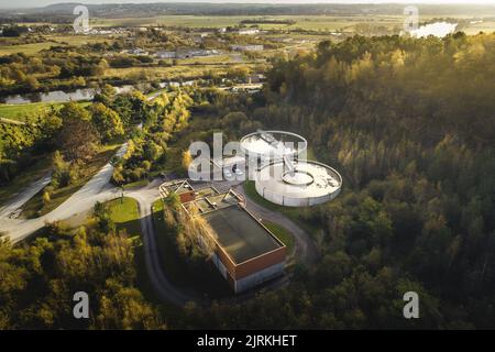 Saint-Jean-la-Poterie (Bretagna, Francia nord-occidentale), 2021/11/09: Vista aerea dell'impianto di depurazione dell'agglomerato di Redon Foto Stock