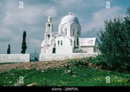 Chiesa della Vergine Maria ad Azokeramos vicino a Sitia a Creta, la più grande e popolosa delle isole greche, il centro della prima civiltà avanzata d'Europa. Marzo 1980. Scansione di archivio da una diapositiva. Foto Stock