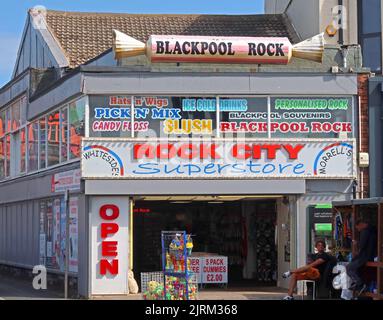 Whitesides Blackpool Rock City superstore, menta, Peardrop, anice, frutta, Fizzy Cola, Lancashire, Inghilterra, Regno Unito, FY1 Foto Stock