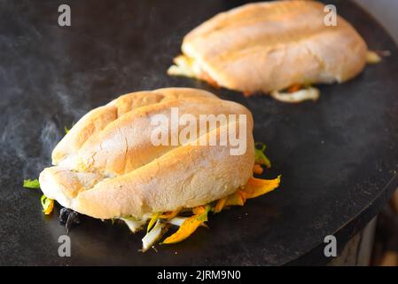 Tortas con fiori di zucca e avocado, Oaxaca Messico Foto Stock