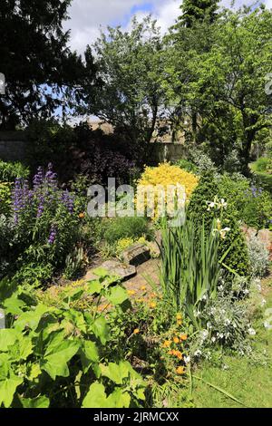 The Almonry Restaurant and Tea Room Gardens, Ely City, Cambridgeshire, England, UK Foto Stock