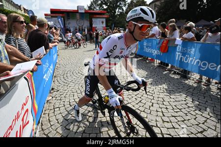 25 agosto 2022, Turingia, Weimar/Meiningen: Ciclismo: Tour della Germania, Weimar - Meiningen (171,7 km), tappa 1. Nils Politt del Team BORA - hansgrohe dopo la scrittura. Foto: Hendrik Schmidt/dpa Foto Stock