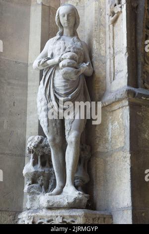 Maria d'Egitto - Portico di Saint-Germain l'Auxerrois, Place du Louvre, Parigi Foto Stock