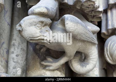 Basilisk - Portico di Saint-Germain l’Auxerrois, Place du Louvre, Parigi Foto Stock