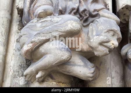 Peccatori - Porch di Saint-Germain l’Auxerrois, Place du Louvre, Parigi Foto Stock