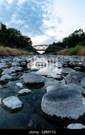 Il fiume Dreisam vicino Friburgo a Breisgau, Germania Foto Stock