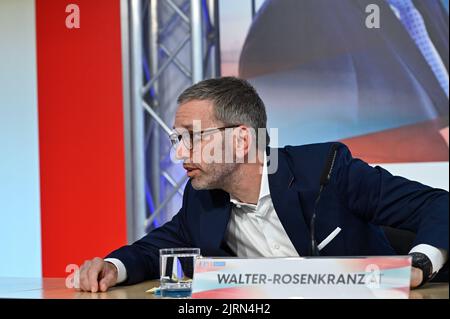 Vienna, Austria. 25th ago, 2022. Conferenza stampa con Herbert Kickl (FPÖ) nel centro stampa di Vienna. Tema: Presentazione dei manifesti elettorali per le elezioni presidenziali dell'ottobre 2022 Foto Stock