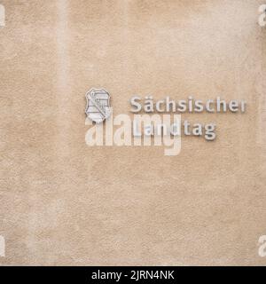 Dresda, Germania - Agosto 18,2021: Cartello all'ingresso del parlamento regionale in Sassonia. Foto Stock