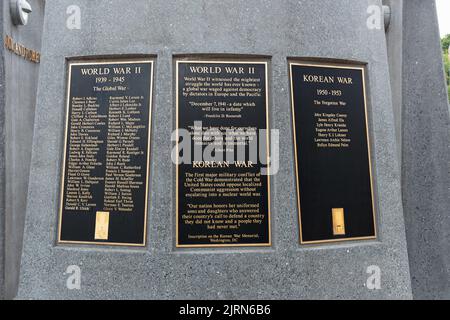 STILLWATER, Minnesota, USA - 24 AGOSTO 2022: Cartellone della seconda guerra mondiale allo Stillwater Minnesota Veterans Memorial. Foto Stock