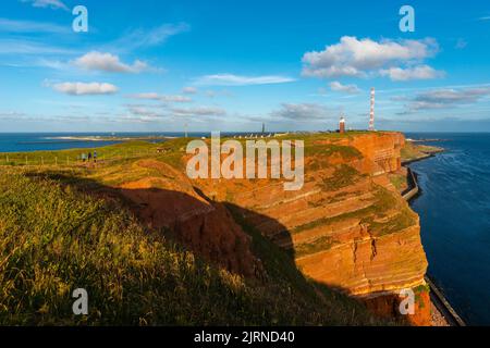 Scogliera di arenaria rossa sull'isola d'alto mare Heligoland, Mare del Nord, distretto di Pinneberg, Schleswig-Holstein, Germania settentrionale, Europa centrale Foto Stock