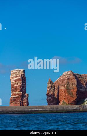 Scogliera di arenaria rossa sull'isola d'alto mare Heligoland, Mare del Nord, distretto di Pinneberg, Schleswig-Holstein, Germania settentrionale, Europa centrale Foto Stock