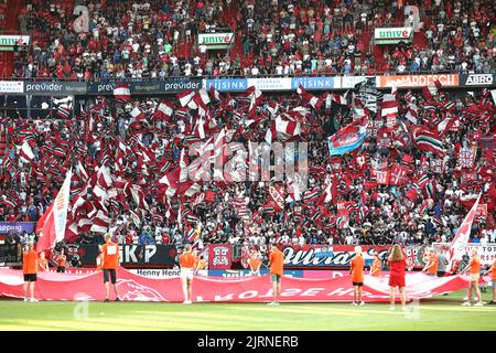 ENSCHEDE - azione atmosfera durante la partita di play-off della UEFA Conference League tra il FC Twente e la Fiorentina allo Stadio De Grolsch veste il 25 agosto 2022 a Enschede, Paesi Bassi. ANP VINCENT JANNINK Foto Stock