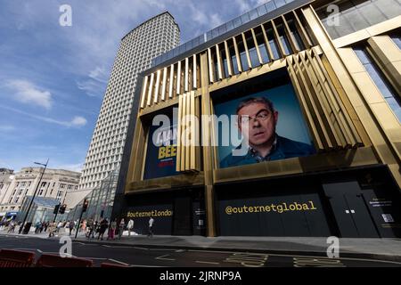 Esterno di Oouternet London, coinvolgente quartiere dei divertimenti nel cuore del centro di Londra, Tottenham Court Road, Londra, Regno Unito Foto Stock