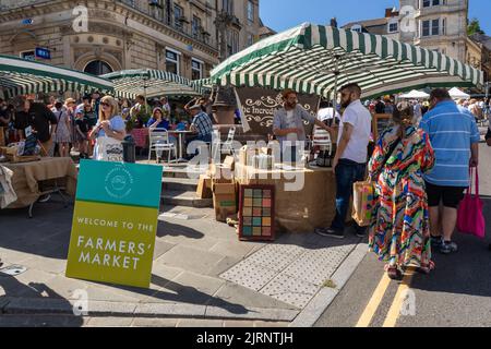 I commercianti indipendenti di mercato di domenica di Frome, mercato degli agricoltori, Frome, Somerset, Inghilterra, REGNO UNITO Foto Stock