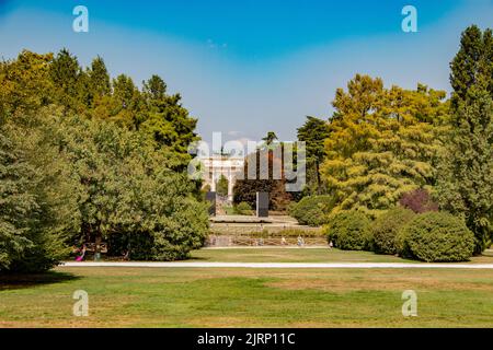 Veduta dell'Arco della Pace, arco neoclassico del Parco Sempione, Milano, Lombardia, Italia Foto Stock