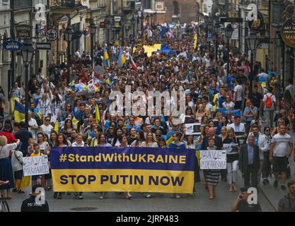 Cracovia, Polonia. 24 agosto, 2022. Gli ucraini che vivono a Cracovia celebrano la loro Giornata dell'Indipendenza Foto Stock