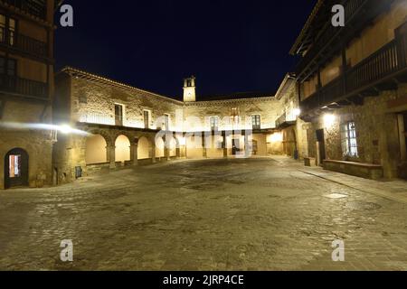 Piazza principale di Albarracin, provincia di Teruel, Aragona, Spagna Foto Stock