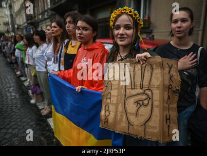 Cracovia, Polonia. 24 agosto, 2022. Gli ucraini che vivono a Cracovia celebrano la loro Giornata dell'Indipendenza Foto Stock