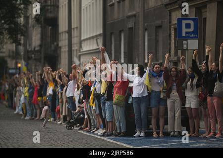 Cracovia, Polonia. 24 agosto, 2022. Gli ucraini che vivono a Cracovia celebrano la loro Giornata dell'Indipendenza Foto Stock