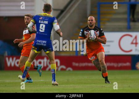 Warrington, Regno Unito. 25th ago, 2022. ***George Griffin di Castleford durante la partita della Super League tra Warrington Wolves e Castleford allo stadio Halliwell Jones di Warrington, Regno Unito, il 25 agosto 2022. Foto di Simon Hall. Solo per uso editoriale, licenza richiesta per uso commerciale. Non è utilizzabile nelle scommesse, nei giochi o nelle pubblicazioni di un singolo club/campionato/giocatore. Credit: UK Sports Pics Ltd/Alamy Live News Foto Stock