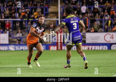 Warrington, Regno Unito. 25th ago, 2022. Greg Eden di Castleford durante la partita della Super League tra Warrington Wolves e Castleford presso l'Halliwell Jones Stadium di Warrington, Regno Unito, il 25 agosto 2022. Foto di Simon Hall. Solo per uso editoriale, licenza richiesta per uso commerciale. Non è utilizzabile nelle scommesse, nei giochi o nelle pubblicazioni di un singolo club/campionato/giocatore. Credit: UK Sports Pics Ltd/Alamy Live News Foto Stock