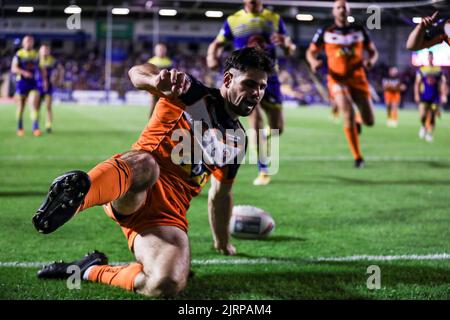 Warrington, Regno Unito. 25th ago, 2022. ***Provate Castleford durante la partita della Super League tra Warrington Wolves e Castleford allo stadio Halliwell Jones di Warrington, Regno Unito, il 25 agosto 2022. Foto di Simon Hall. Solo per uso editoriale, licenza richiesta per uso commerciale. Non è utilizzabile nelle scommesse, nei giochi o nelle pubblicazioni di un singolo club/campionato/giocatore. Credit: UK Sports Pics Ltd/Alamy Live News Foto Stock