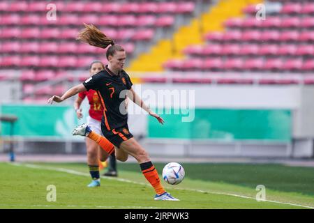 San Jose, Costa Rica. 25th ago, 2022. San Jose, Costa Rica, 25th 2022 agosto: Liz Rijsbergen (7 Paesi Bassi) spara la palla durante la partita di calcio della Coppa del mondo di donne FIFA U20 Costa Rica 2022 tra Spagna e Paesi Bassi all'Estadio Nacional di San Jose, Costa Rica. (Daniela Porcelli/SPP) Credit: SPP Sport Press Photo. /Alamy Live News Foto Stock